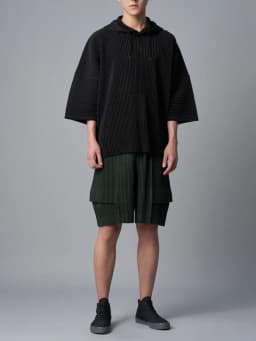 Miyake Pleated Men Black Sweatshirt Three Quarter Sleeve Hoodie With Big Pockets Breathable Loose Drawstring Casual Top