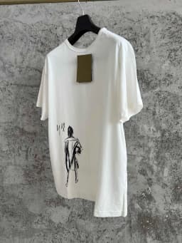 Japanese-style original sketch of a little girl's back view, round-neck printed short-sleeved loose T-shirt