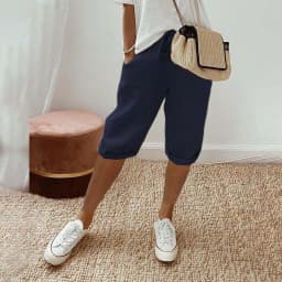Women Contrast Stripes Shorts Knee-Length Pants For Women With Pockets Elastic Waist Drawstring Breathable Loose-Fitting Bottoms