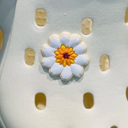 Good Quality 1pcs PVC Shoe Charms Flower White Daisy Mushroom Sandals Shoes Accessories Children Adorable Decorations Women Gift