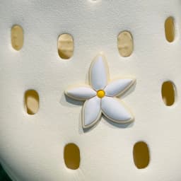 Good Quality 1pcs PVC Shoe Charms Flower White Daisy Mushroom Sandals Shoes Accessories Children Adorable Decorations Women Gift