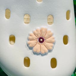Good Quality 1pcs PVC Shoe Charms Flower White Daisy Mushroom Sandals Shoes Accessories Children Adorable Decorations Women Gift