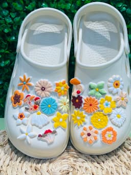 Good Quality 1pcs PVC Shoe Charms Flower White Daisy Mushroom Sandals Shoes Accessories Children Adorable Decorations Women Gift