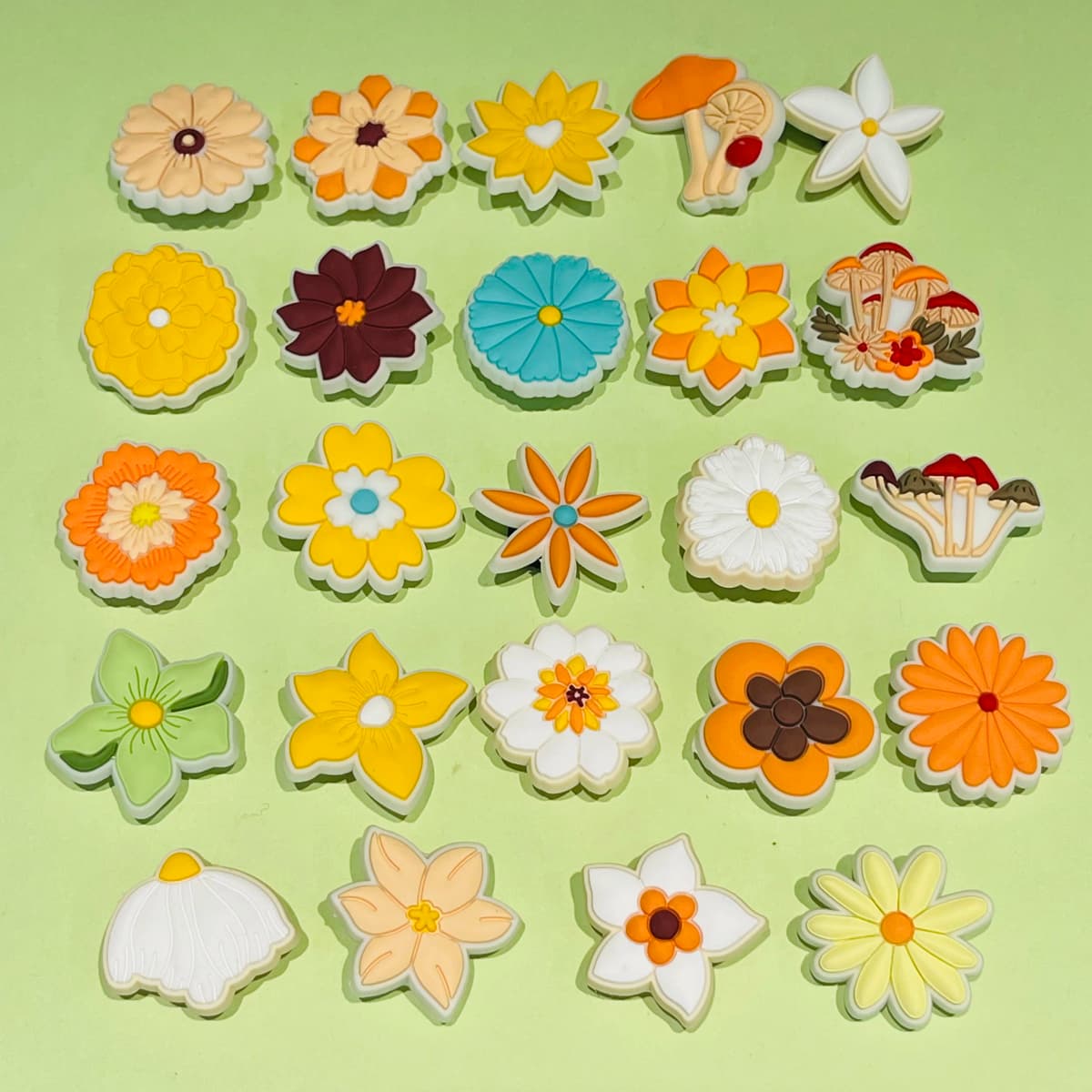 Good Quality 1pcs PVC Shoe Charms Flower White Daisy Mushroom Sandals Shoes Accessories Children Adorable Decorations Women Gift