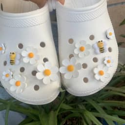 Whole Set Hot DIY Hole Shoes Charms for White Daisy Sunflower Combination Designer Quality Garden Shoe Decoration Girl Gift