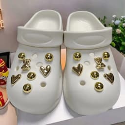 Whole Set Hot Sale DIY Hole Shoes Charms Black and White Pearl Bear Accessories Designer Quality Garden Shoe Decoration Girl Gif