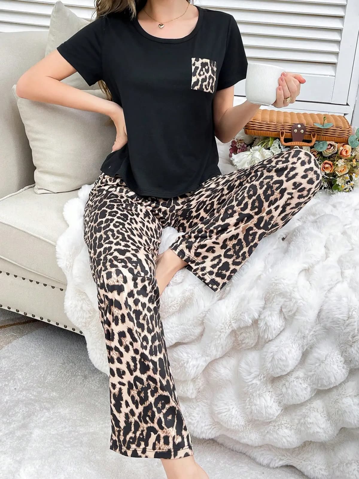 Women's Pajamas with Leopard Print, Comfortable Top with Pockets, Short Sleeves, Long Pants, Suitable for Wearing Outside, Loungewear Pajama Set