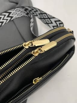 Chic Vegan Crossbody Bag - Minimalist & Fashion-Forward PU Shoulder Bag for Women - Compact, Spacious, Phone-Friendly