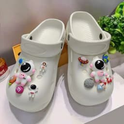 Whole Set Hot Sale DIY Hole Shoes Charms Astronaut Accessories Designer Quality Garden Shoe Decoration Girl Gift New