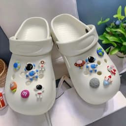 Whole Set Hot Sale DIY Hole Shoes Charms Astronaut Accessories Designer Quality Garden Shoe Decoration Girl Gift New