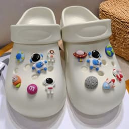 Whole Set Hot Sale DIY Hole Shoes Charms Astronaut Accessories Designer Quality Garden Shoe Decoration Girl Gift New