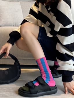 1 pairs High Saturation Dopamine Color Striped Ins Trendy Skateboard Sports Style Vertical Striped Mid Length Socks