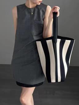 2024 New Stripe Wide Shoulder Canvas Tote Bag Women's Large Capacity Casual Simple Commuting Single Shoulder Bucket Bag Versatil