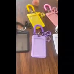 Colorful Star-Shaped Retractable Plastic ID Card Holder with Keychain. Cute and Practical, Suitable for Bus Cards, Campus ID