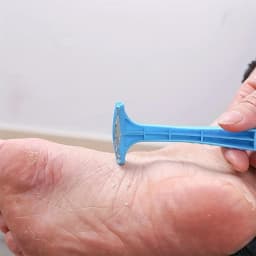 1pc Foot Heel Callus Remover Feet Dead Skin Removal Skin Care Tool Plastic Portable Pedicure Rasp