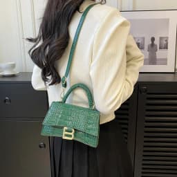 Classic Luxury Designer Diaper Bag: Elegant Crossbody Handbag For Women With Vintage Style And Large Capacity Messenger Tote