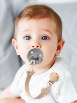 2pcs Baby Silicone Pacifier Chains， Cartoon Giraffe Shaped Silicone Baby Pacifier Chain ， For Newborn Mothers As Gifts