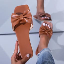 Spring/Summer New 2026 Outdoor Flat Leather Bow Non-Slip Beach Lady Slippers Casual All-Match Fashion Women Sandals