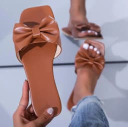 Spring/Summer New 2026 Outdoor Flat Leather Bow Non-Slip Beach Lady Slippers Casual All-Match Fashion Women Sandals