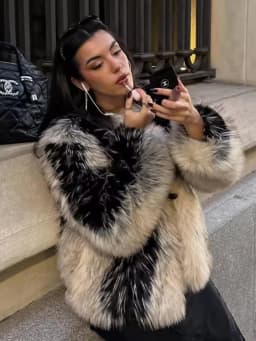 Chic Street Faux Fur Jacket Women Short Coat Elegant Fluffy Loose Warm Long Sleeve Female Outwear 2025 Autumn Winter Lady Jacket