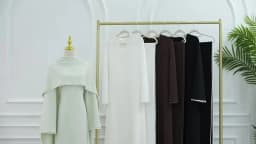 White Pearl Trim Cape Maxi Dress Women Elegant Long Sleeve Cinching Waist Muslim Robes 2026 Spring EID Abaya Lady Dresses