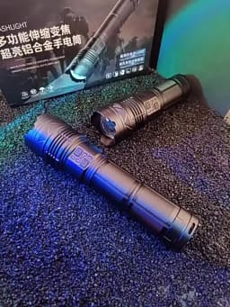 Powerful LED Flashlight Super Bright Spotlight Long Range Zoomable Emergency Torch Outdoor Tactical Flashlight Power Display