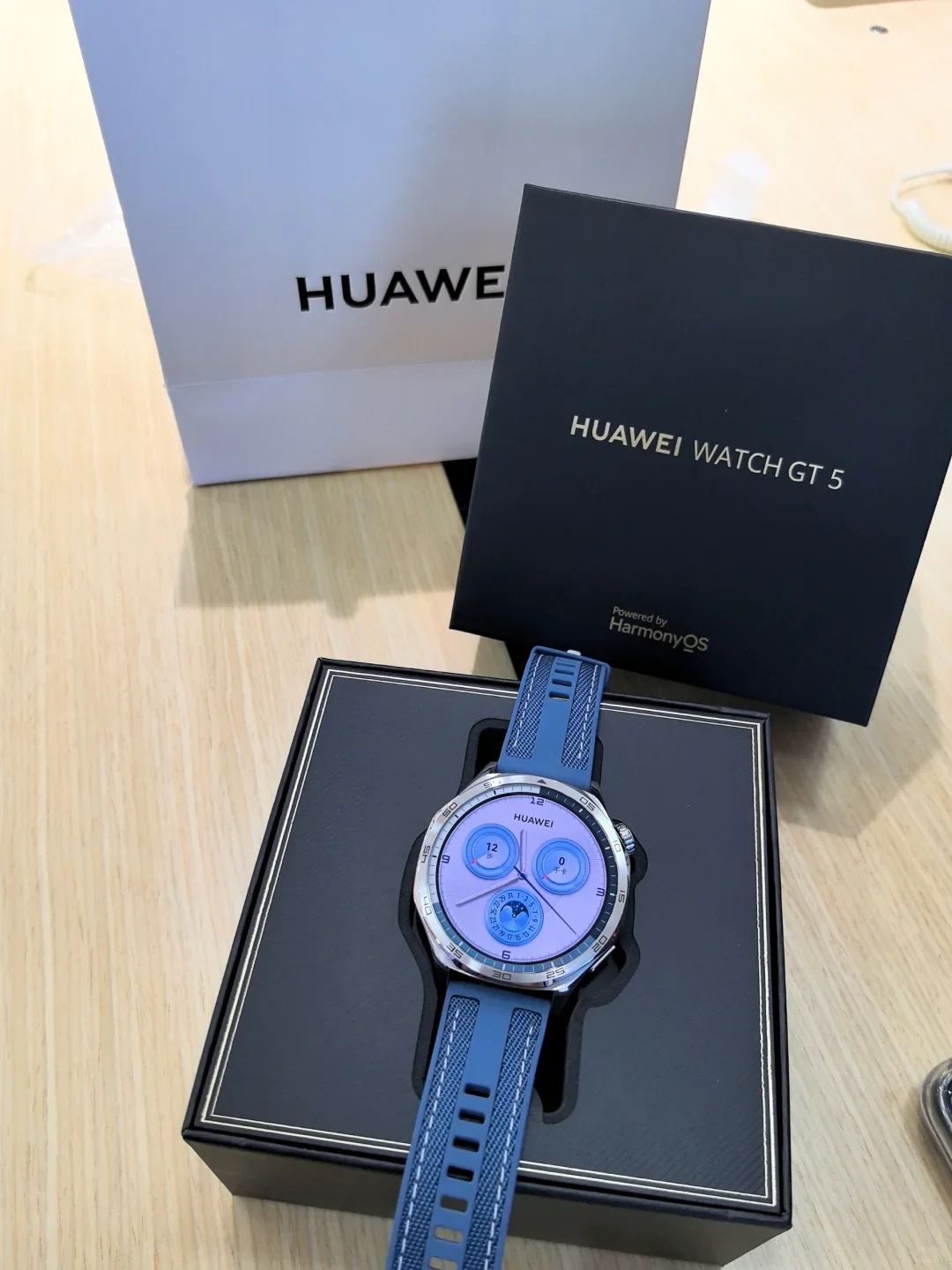 Global Version HUAWEI WATCH GT 5 Smartwatch AMOLED Screen 41mm/46mm Buit-in Map Replay Message Compatible with iOS and Android