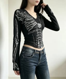 Spring American Retro Skull Printed Long Sleeve Tshirts Women V Neck Slim Fit Waist Base Tops Punk Dark Y2k Gothic Fashion Tees