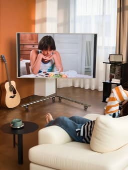 Movable TV Bracket Floor Vertical Telescopic Frame with Wheels TV Stand Monitor Stands for 40-85 Inches Removable TV Cradle