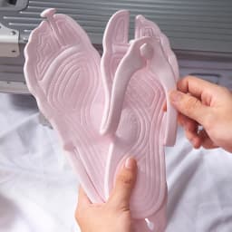 1Pair of Portable Folding Slippers for Business Trip Couple Beach Flip-flops Hotel Bath Anti-skid Slippers Folding Slippers