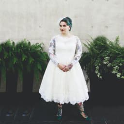 2021 Latest Vintage Short Lace Long Sleeves Bridal Wedding Dresses Tea Length O Neck Wedding Gowns for Bride Cut Out Back A Line