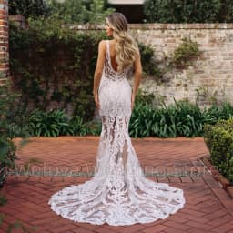 Sexy Illusion Tulle Applique Wedding Dress Deep V-Neck Sleeveless Mermaid Floor Length Straight Bridal High Quality Gowns