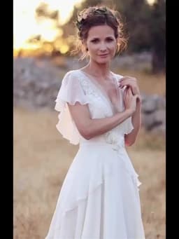 Bohemian Chiffon Wedding Dress Deep V Neck Ruffle Short Sleeve Lace Appliques Backless A-Line Bridal Gown Beach Wedding Dress