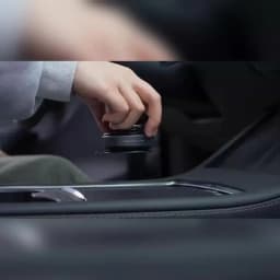 Magnetic Car Phone Holder 360 Degree Rotation Vacuum Adsorption Strong Suction Holder for Mobile PhoneCar Bracket Universal 2026