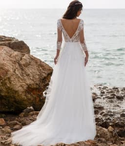 Hot Sale Summer Boho Long Sleeve Bridal Wedding Dresses Lace Plunge V Neckline Wedding Gowns for Bride Backless Sweep Train 2021