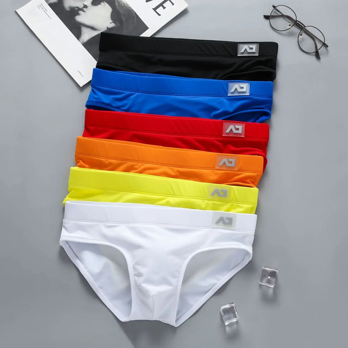 Men's swimming trunks with low waist, sexy, big, anti-embarrassing, quick-drying young men's sports briefs