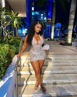 Sparkly 2026 Silver Short Prom Dress Luxury Halter Neck Beads Crystal Rhinestones Glitter Birthday Party Cocktail Robe Customize