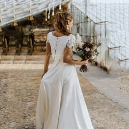 Gorgeous Bohemian Two Pieces Wedding Dress 2023 LaceTop Short Sleeve Bridal Gown Jewel Neck Beach Wedding Gown Vestidos De Novia