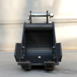 200mm narrow bucket – excavator attachment, equipped with extra pins for improved flexibility and efficiency! Free shipping.