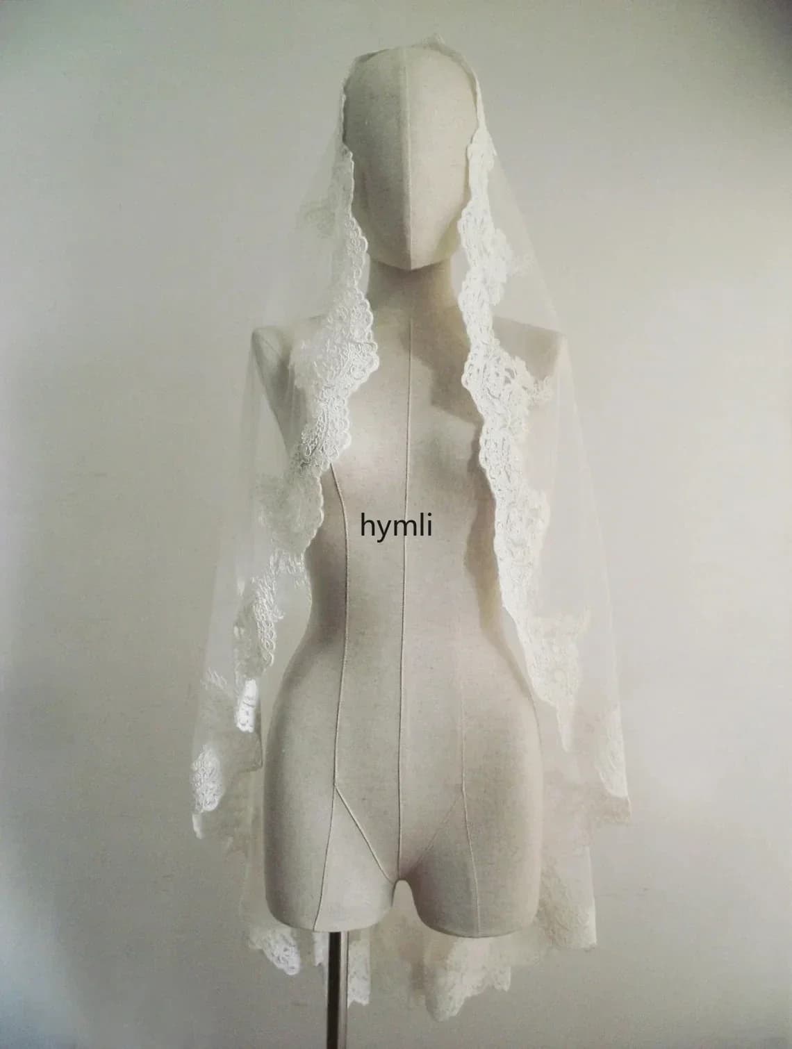 Mantilla Lace Wedding Veil Fingertip Length Veil Metal Comb