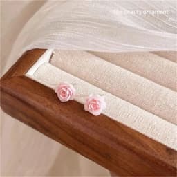 Exquisite Resin Pink Color Roses Flower Stud Earring Women Europe America Simple Bling Jewelry Birthday Friend Christmas Gift