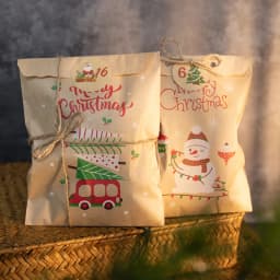 24Sets Merry Christmas Gift Bags Retro Santa Claus Fox Kraft Paper Bags with Stickers Xmas Party Favor Bags DIY Advent Calendar