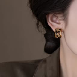Light Luxury Leopard Print Metal C-shaped 2025 Women's Hanging Earrings Christmas Party Unusual Ear Accessories Trendy Jewelry