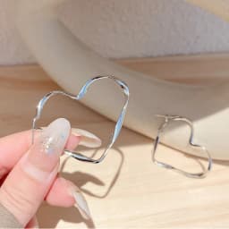 Minimalist Big Heart Hoop Earring for Women Unique Gold Color Wave Loop Ear Statement Party Jewelry LOVE Christmas Gift