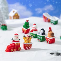 10pcs Christmas Snowman Elk Bobsleigh Mini Resin Jewelry Pendant DIY3D Glossy Micro-Landscape Desktop Small Decorative Item