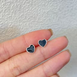Small Black Color Heart Stud Earring for Women Sweet Temperament Mini Simple Jewelry Accessories Wholesale Christmas Day Gift