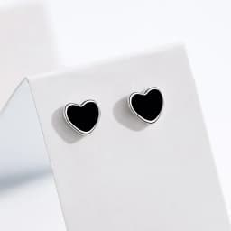 Small Black Color Heart Stud Earring for Women Sweet Temperament Mini Simple Jewelry Accessories Wholesale Christmas Day Gift