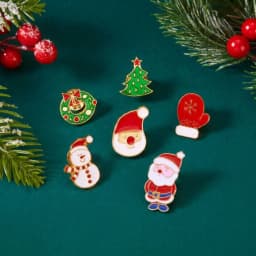 Fashion Xmas Brooch Badge Set for Women Christmas Pins Snowman Snowflake Deer Bell Hat Sock Tree Cartoon Cute Jewelry Gift