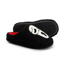 A Pair of Black Skull Horror Embroider Pattern Plush Home Soft-Soled Comfortable Furry Slippers Cute Warm Non-Slip Indoor Slippers for Men and Women Can Wear Lightweight Silent Comfortable Shoes, the First Choice for Halloween and Christmas Gifts