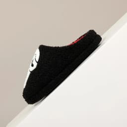 A Pair of Black Skull Horror Embroider Pattern Plush Home Soft-Soled Comfortable Furry Slippers Cute Warm Non-Slip Indoor Slippers for Men and Women Can Wear Lightweight Silent Comfortable Shoes, the First Choice for Halloween and Christmas Gifts